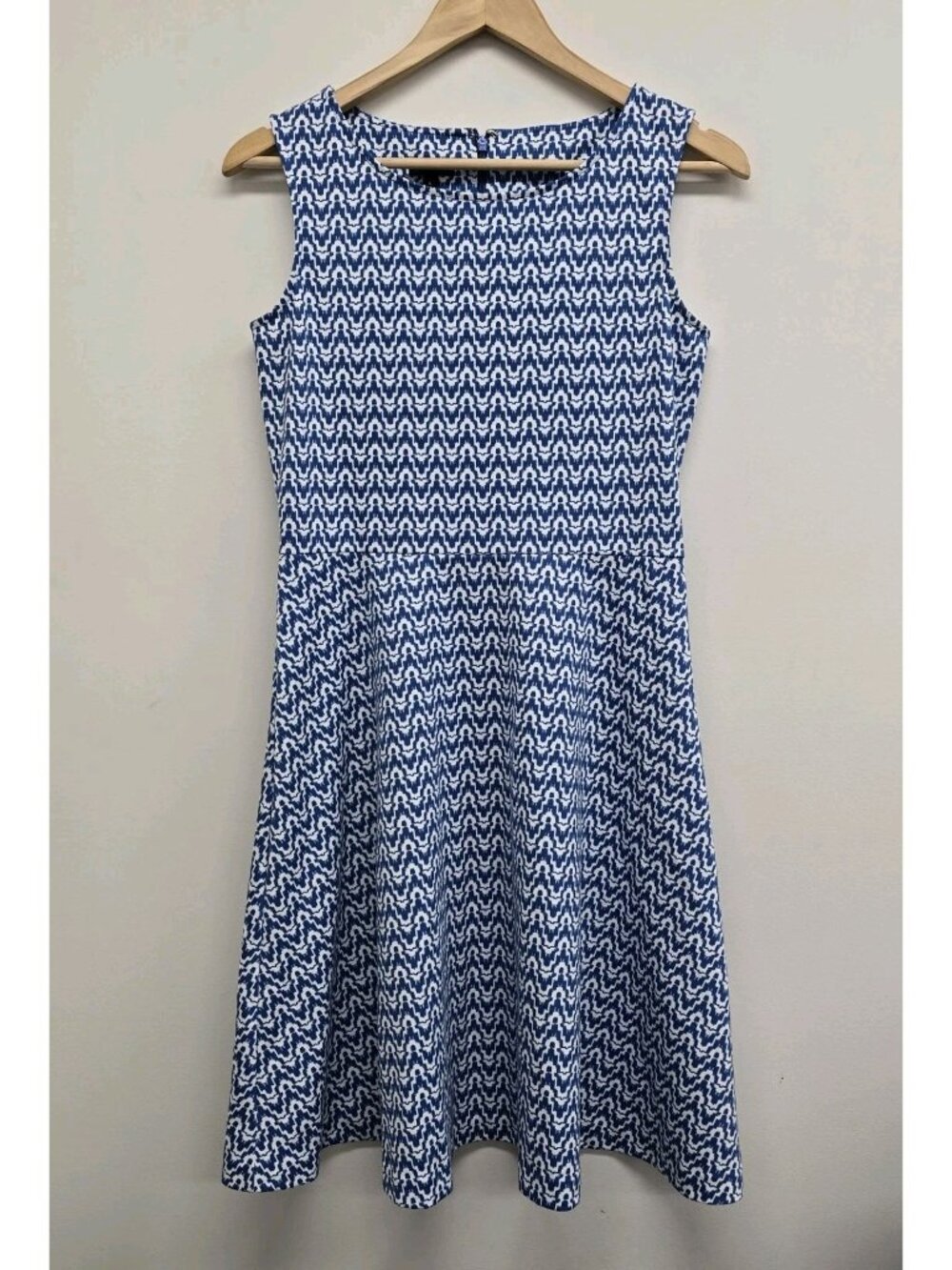 Talbots Sleeveless Fit and Flare Dress Size S Geometric Blue Ikat Print Stretch